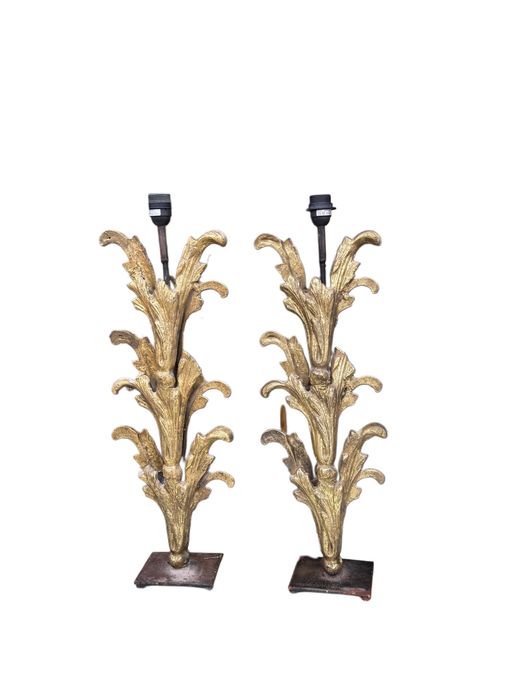 Candelabros dourados