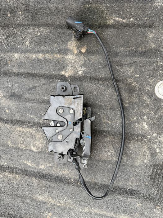 Замок капоту ford Lightning