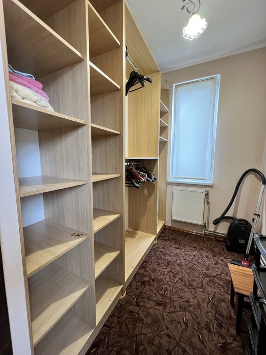 Оренда будинку вул.Коновальця на 3кімнати!