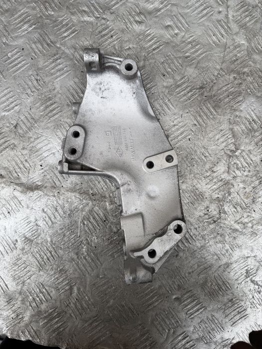 Кронштейн двигателя 8200741758 Nissan Primastar/ Opel Vivaro