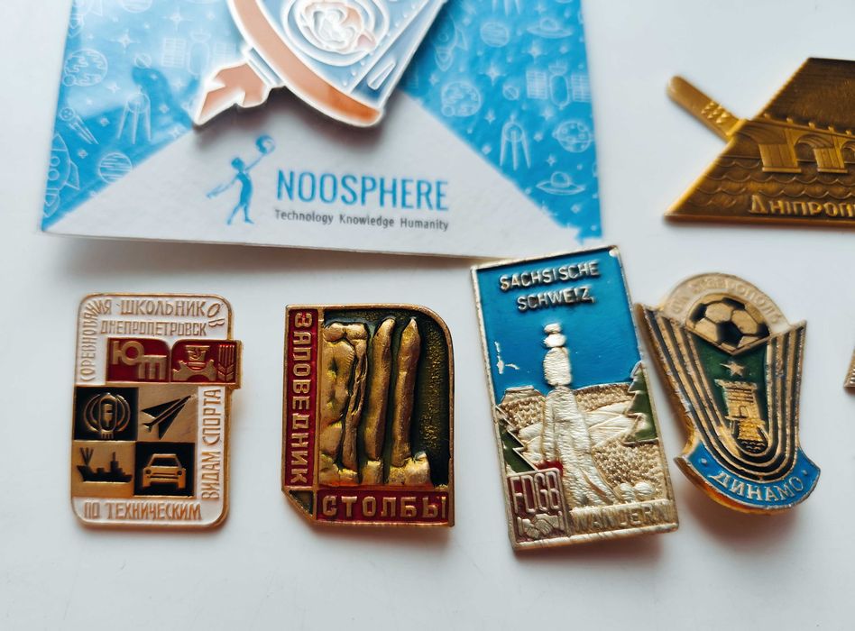 Різні значки сучасні і радянскі