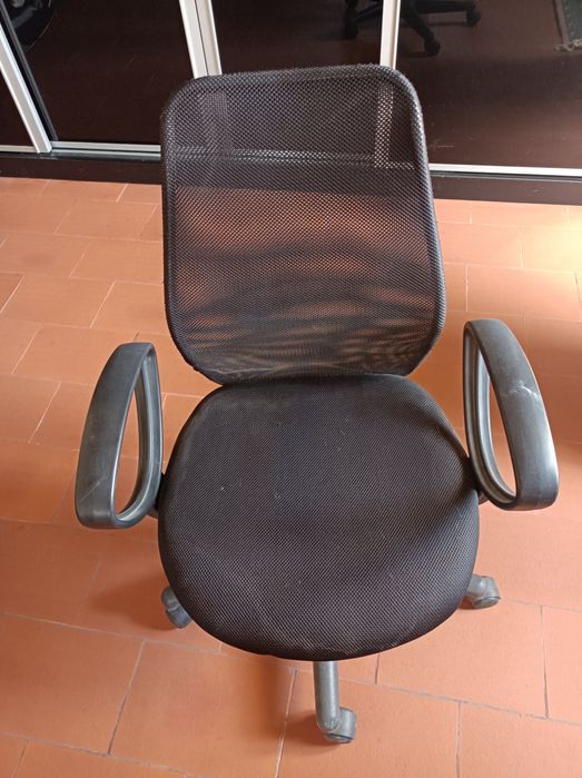 Cadeira de secretária ou mais utilidade noutro lugar