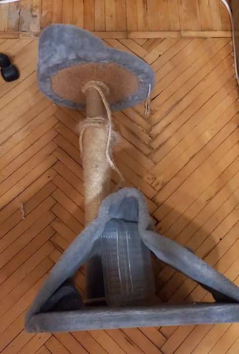 Когтеточка для кота с сидюшкой 70см