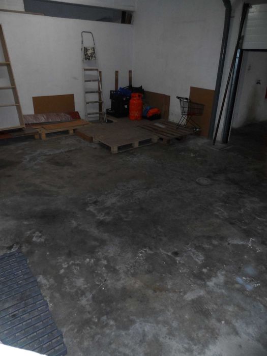 Garagem Fechada/ Armazém Brandoa 35m2