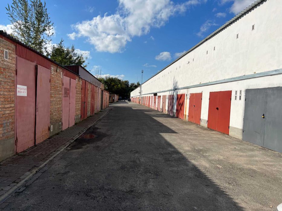 Гараж з Підвалом 41 м.кв   в центрі міста