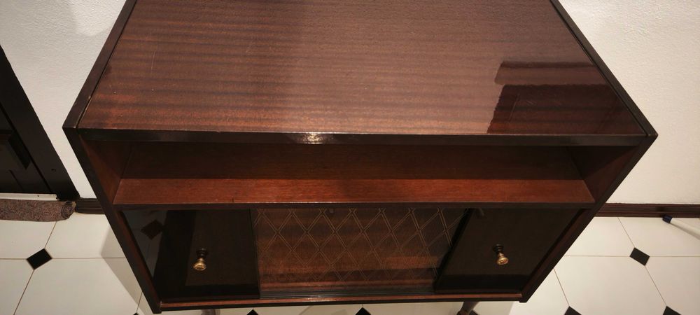 Móvel Antigo / Aparador - Vidro e Madeira