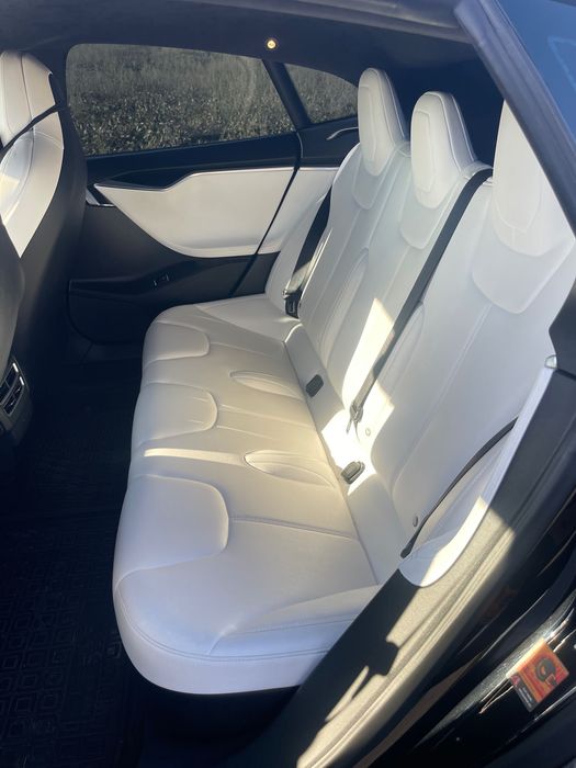 Авто Tesla s 75D
