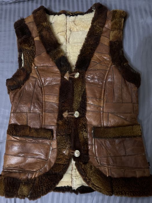 Жіноча шкіряна жилетка