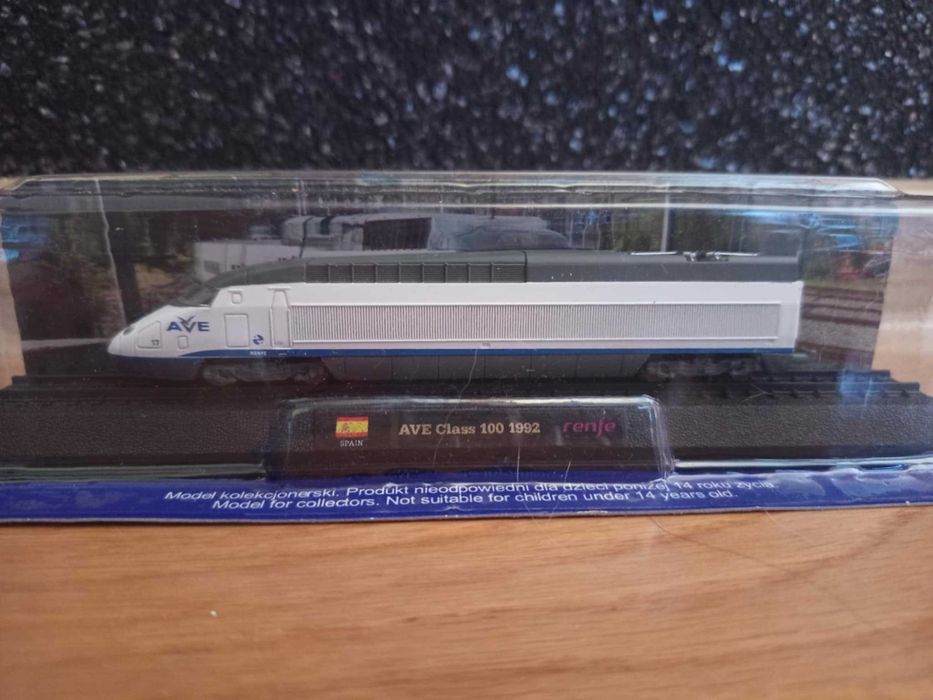 Model AmerCom Ave Class 100