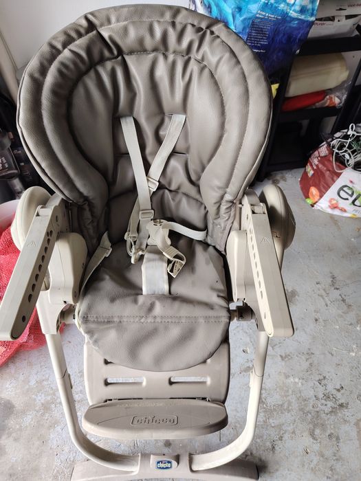 Cadeira de papa com várias funcionalidades Chicco
