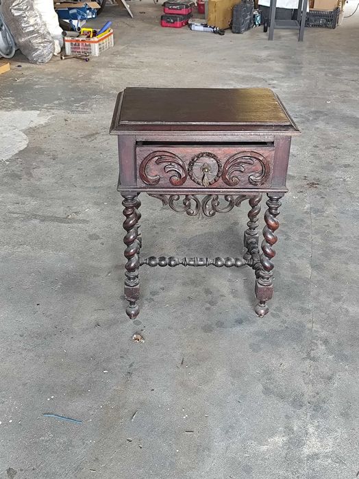 Vendo quarto de casal completo em madeira maciça para desocupar