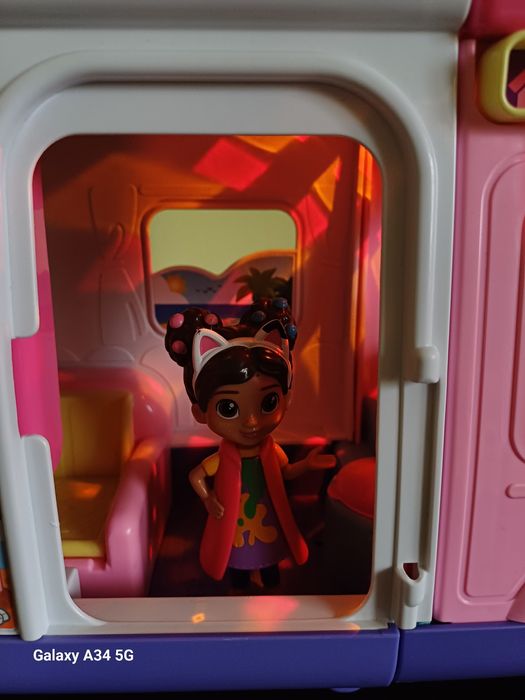 Kamper multimedialny magiczny dla lalek