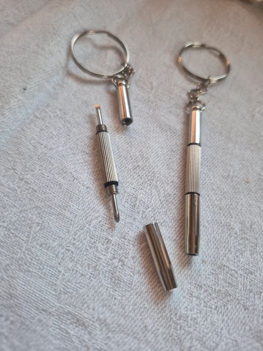 Mini śrubokręt do okularów breloczek 2 sztuki