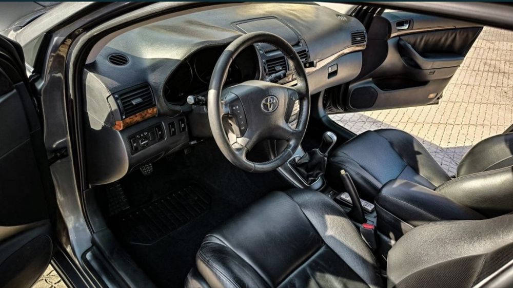 Toyota avensis full extras 185mil km nacional