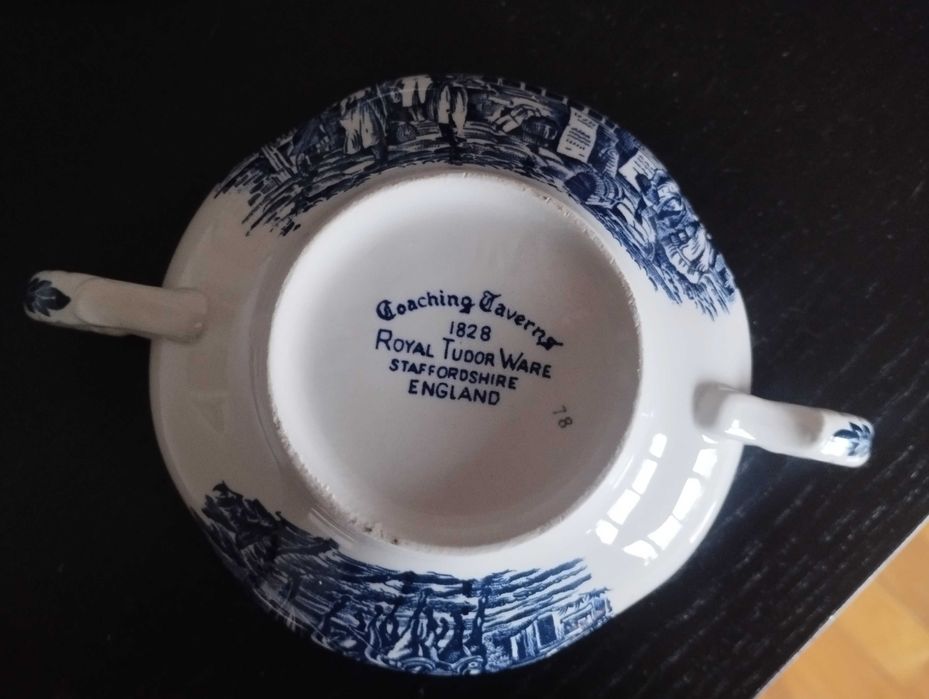 Duas almoçadeiras de 2 asas