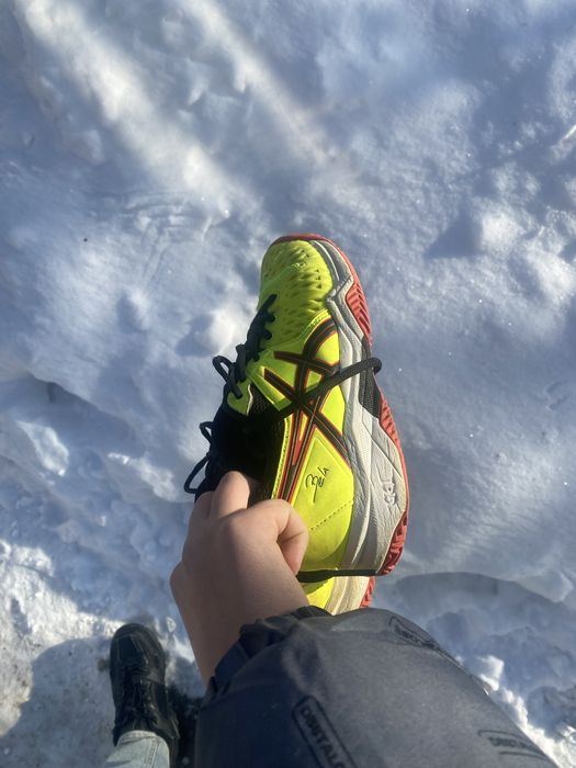 Продам волейбольні кросівки асіки