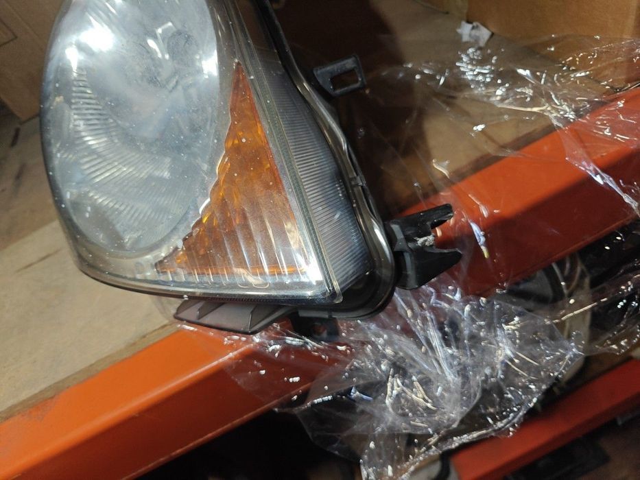 Farol Frente Direito / Otica Direita Nissan Note (E11, Ne11)  260109U1
