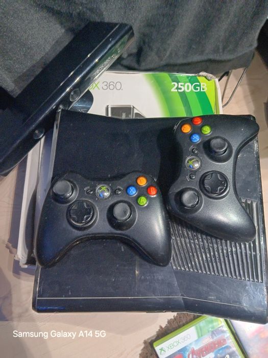 XBOX  360  ( 250 BG)