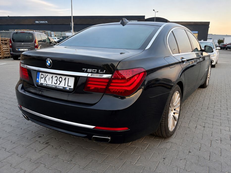 BMW  F02 750Li xDrive 4.4 V8 450 KM