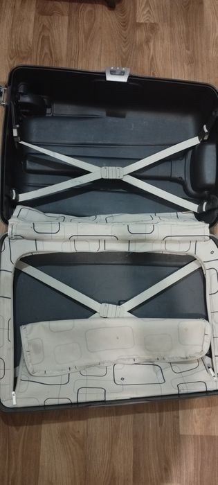Чемодан пластиковый средний Samsonite