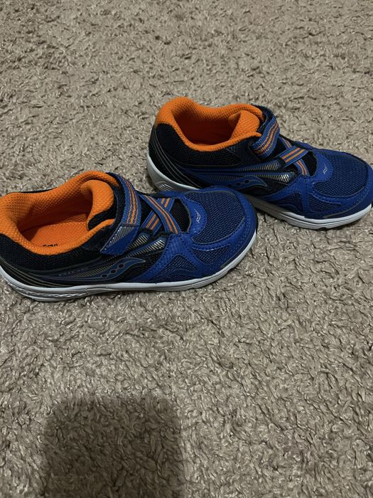 Продам кросівки.Весна. Розмір 29.