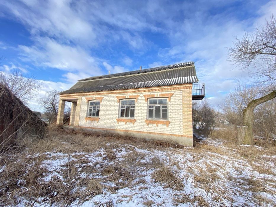 Продам гарний будинок в мальовничому селі