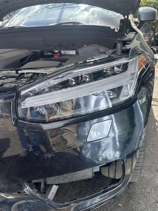 Volvo XC90 Lampa przednia