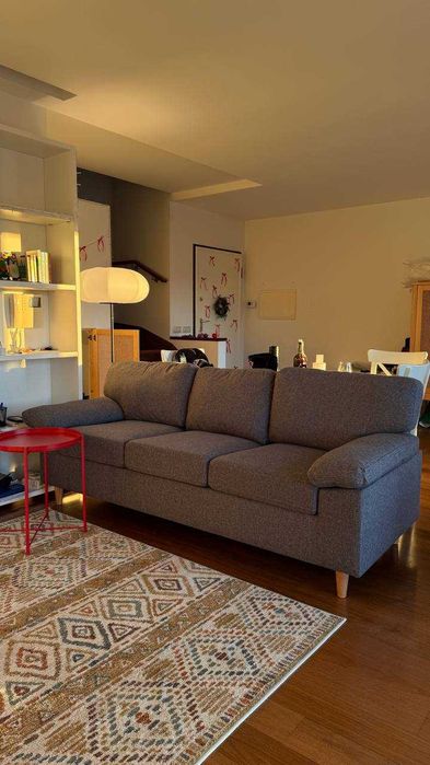 sofá cinza de 3 lugares JYSK