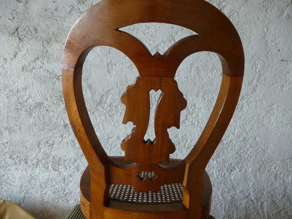 Cadeirinha antiga de costura