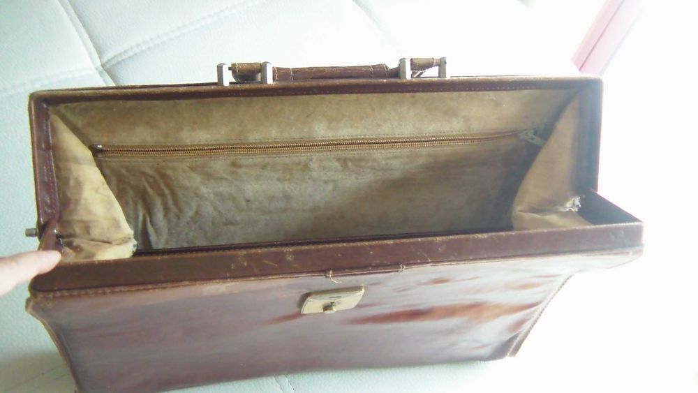 Mala / Pasta para Documentos em Pele Genuína Castanha Vintage.