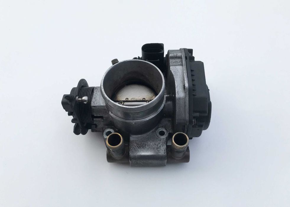 Дросельна заслонка Volkswagen Passat B5 (1996-2000 р.в) - 1.6-1.8
