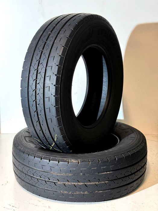 Pneus Bridgestone Duravis R660 - 215/70/15 C - Excelentes