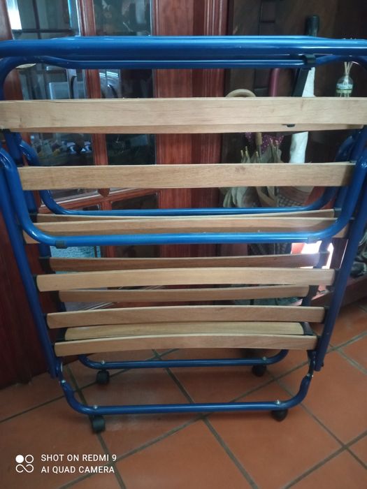 Cama com colchão dobrável de solteiro