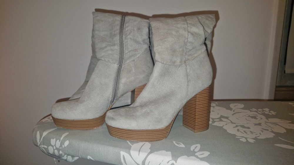 Botas Catwalk Tamanho 37 Cinzentas