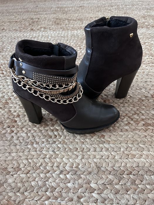 Sapatos Moshino castanhos