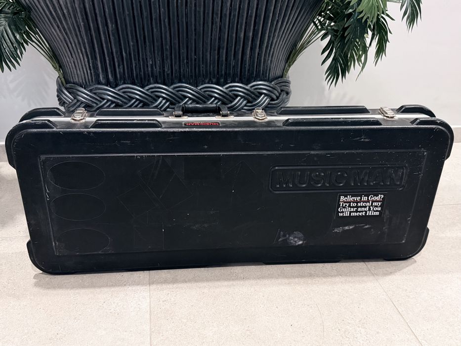 Estojo Music Man para guitarra eletrica