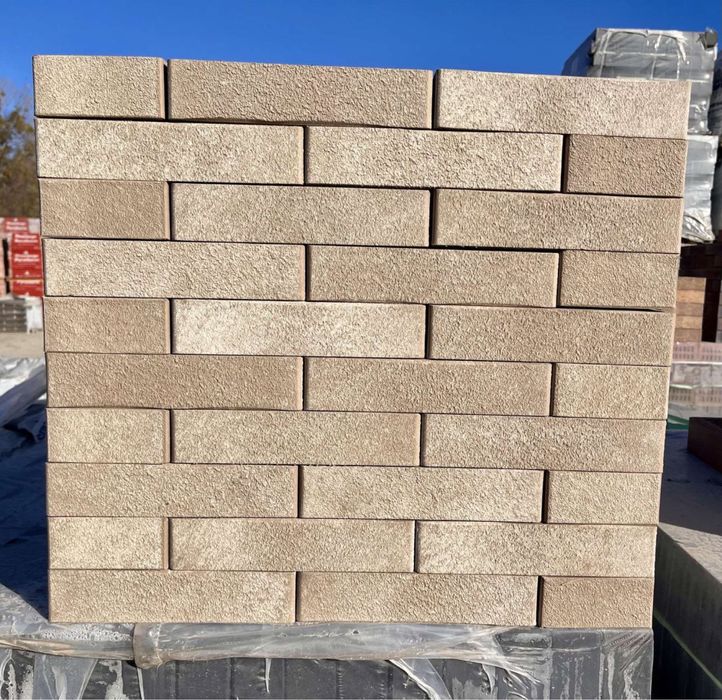 Цегла лицьова гіперпресована гладка та скеля в наявності. Клінкерна.