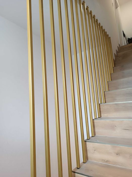 Balustrada pionowa typu lamele, harfa, złota, czarna, stalowe profile
