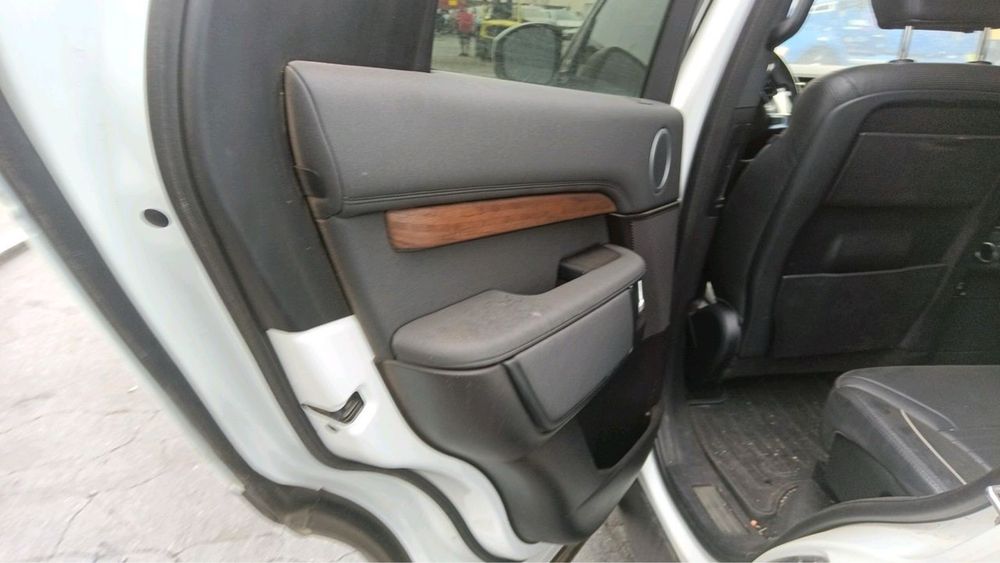 LAND ROVER Discovery 2017 VIN SALRRBBV8HA044943 фото оголошення 12 з 23