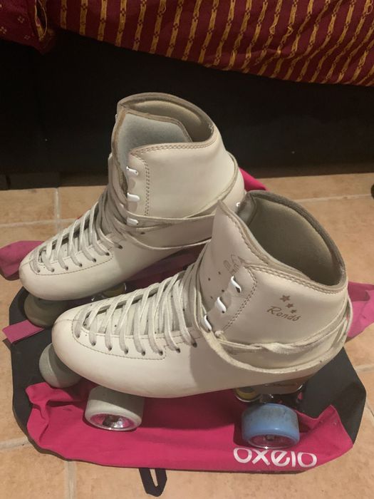 Patins de patinagem artística