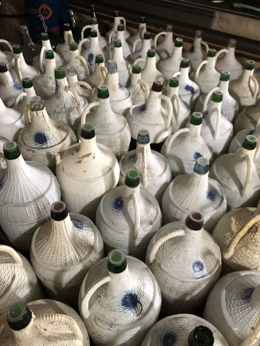 Garrafões de vinho64751809835139122