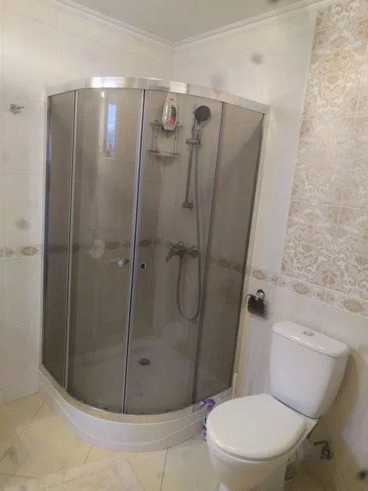 Пропонується в оренду 1/2 будинку з власним подвірʼям