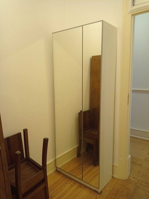 Rouperio pequeno com gavetas e porta espelhada. NOVO