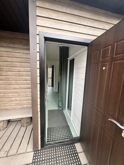 2-кімнатна квартира-котедж в центрі з видом на ліс