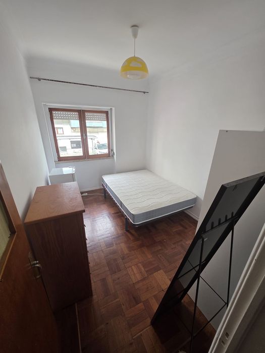 Arrenda quarto para casal em Algés