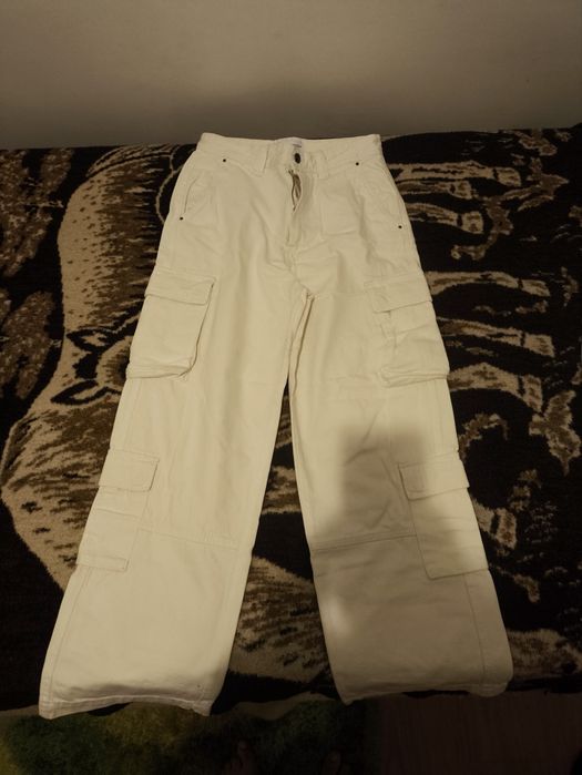 Calças cargo brancas largas