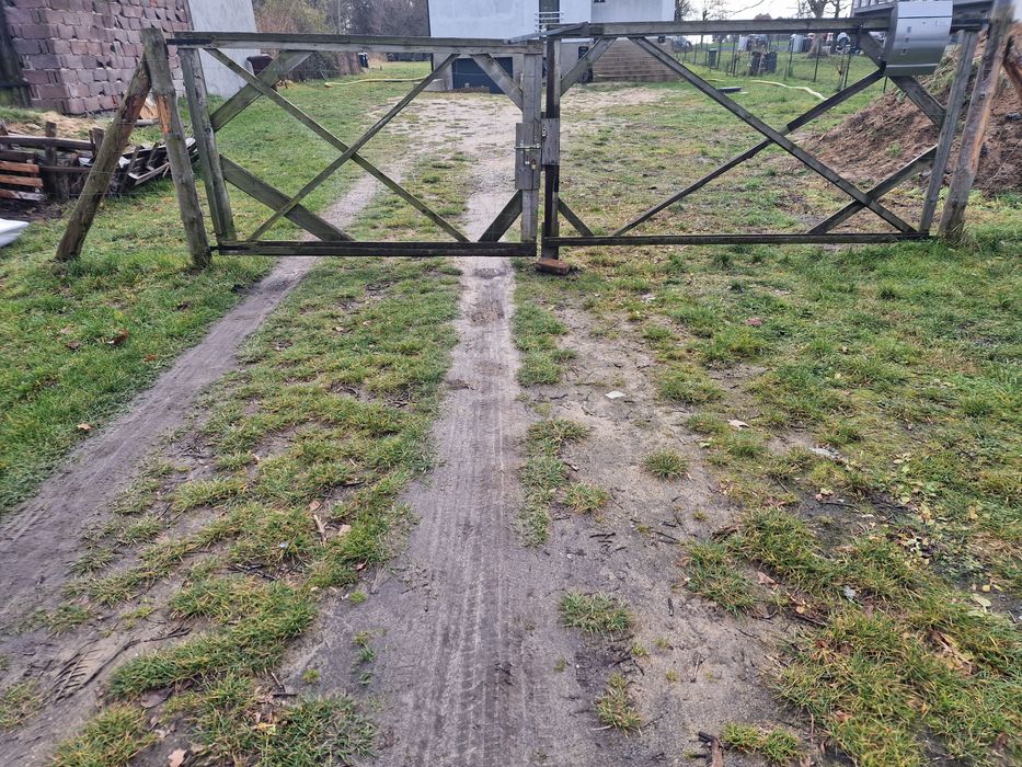 Brama na budowę dwuskrzydłowa