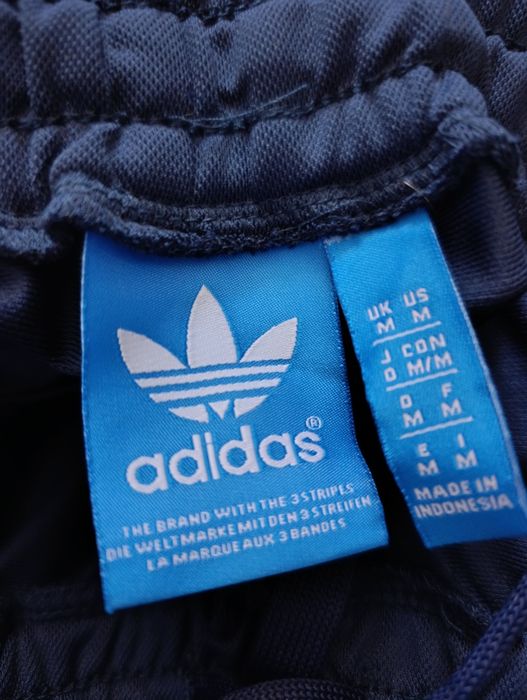 Чоловічий спортивний костюм