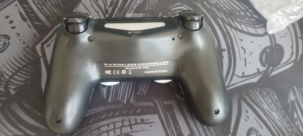 Pad do Ps4 nowy.