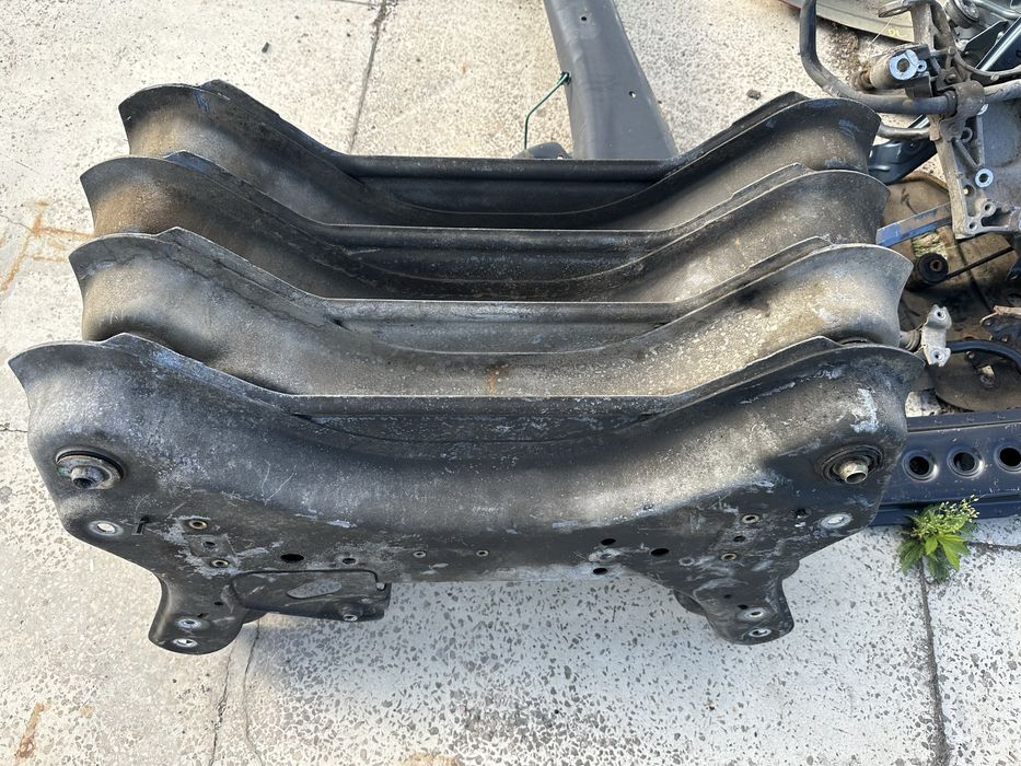 Підрамник передня балка Renault Trafic 2 Opel Vivaro 2 Nissan Primastar 2 2001-2014 рік